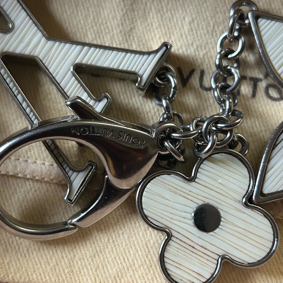 Excellent condition LV Epi bag charm - Picture 2 of 6